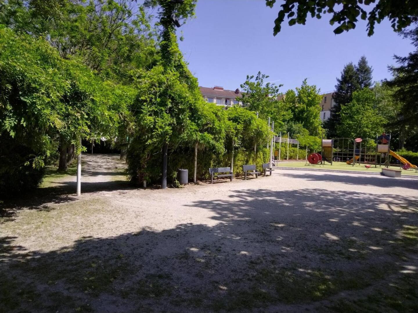 Apartment Familial En Face D'un Square Arbore *